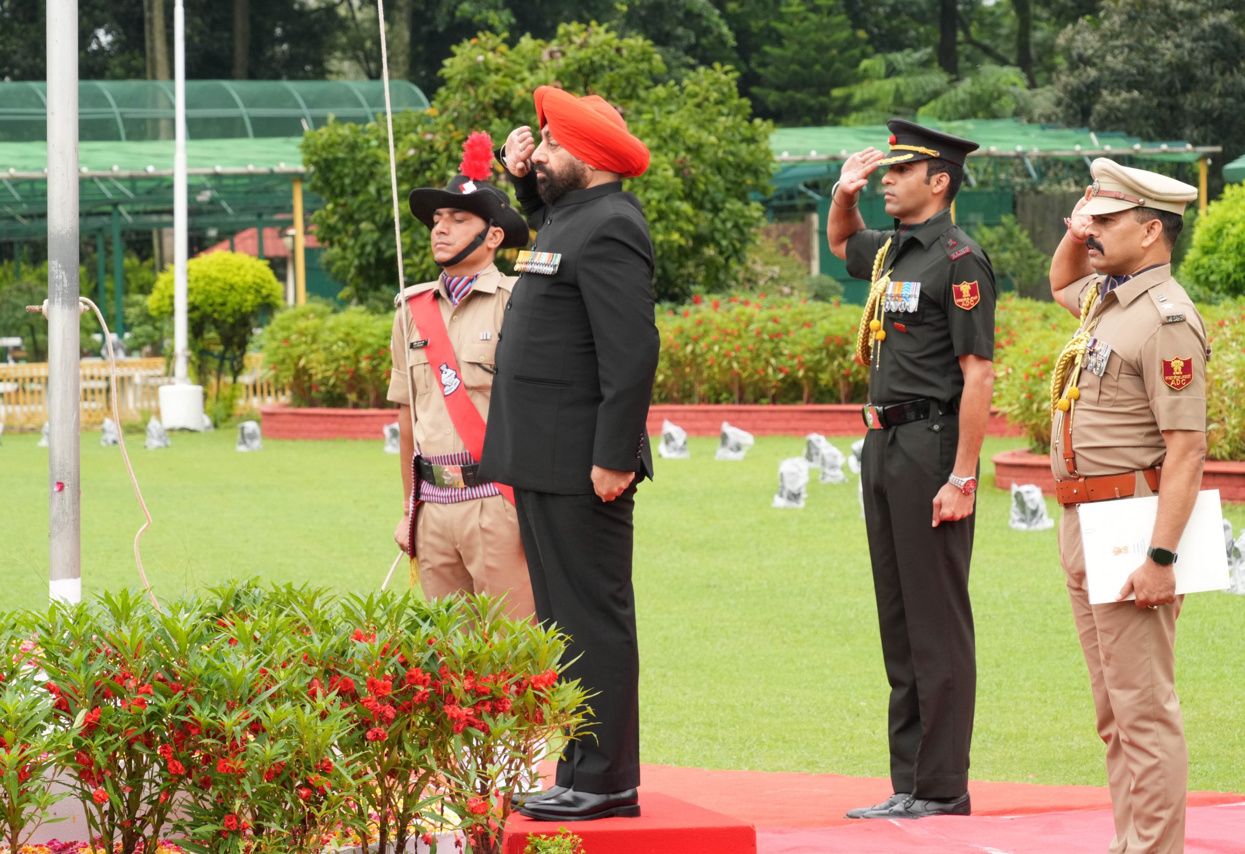 Hon'ble Governor hoisting the flag at Raj Bhawan on the occasion of Independence Day.