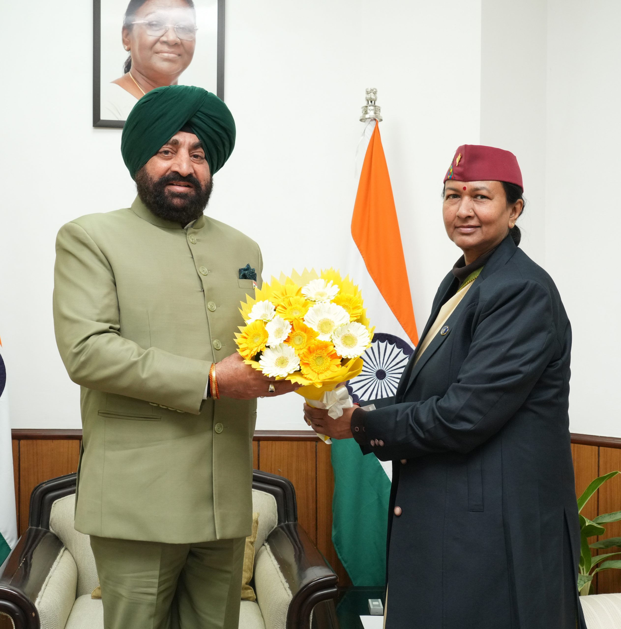 Chief Secretary Mrs. Radha Raturi paying courtesy call on the Governor.