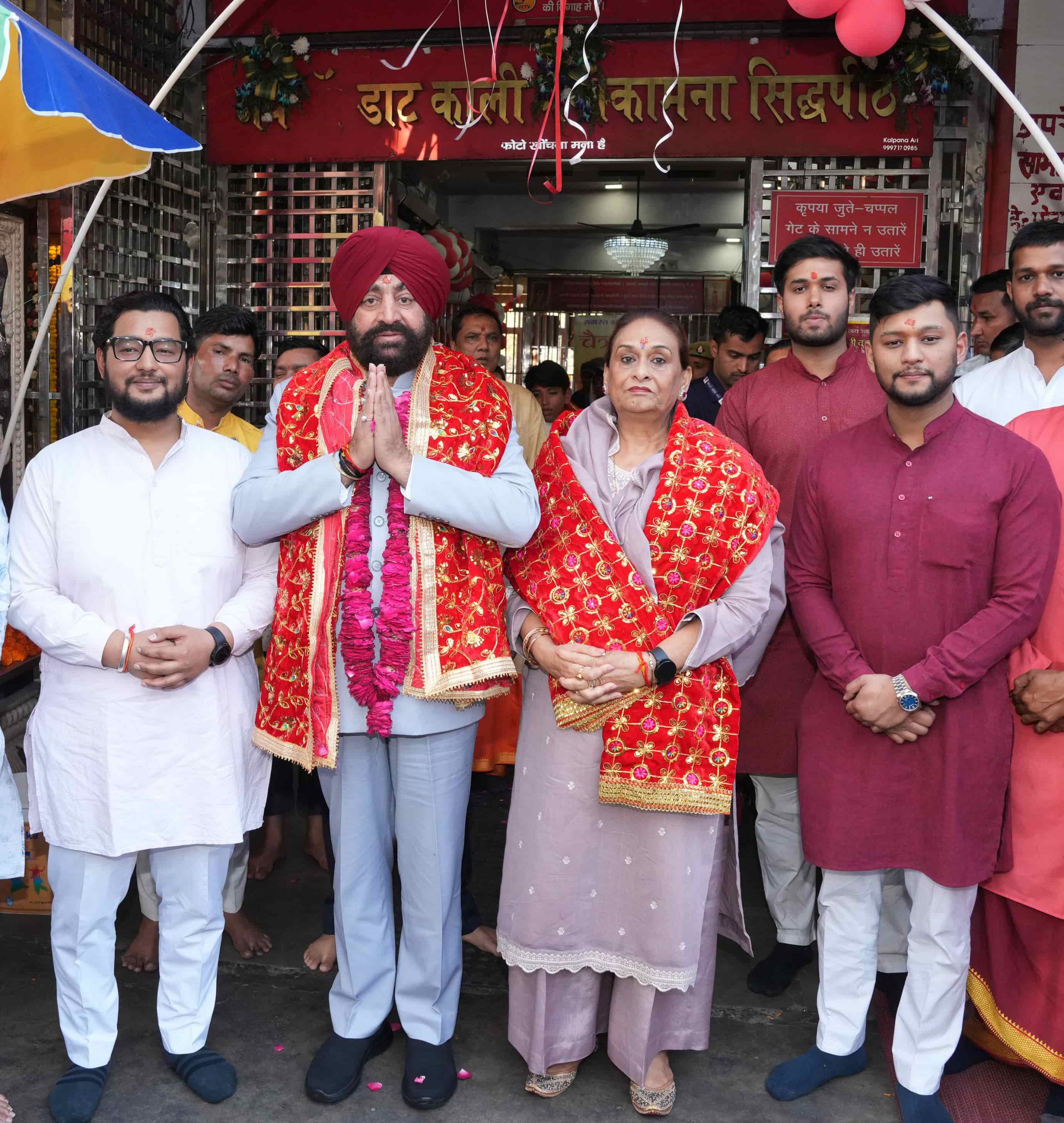 Governor and First Lady Mrs. Gurmeet Kaur offering prayers at Maa Daat Kali temple.