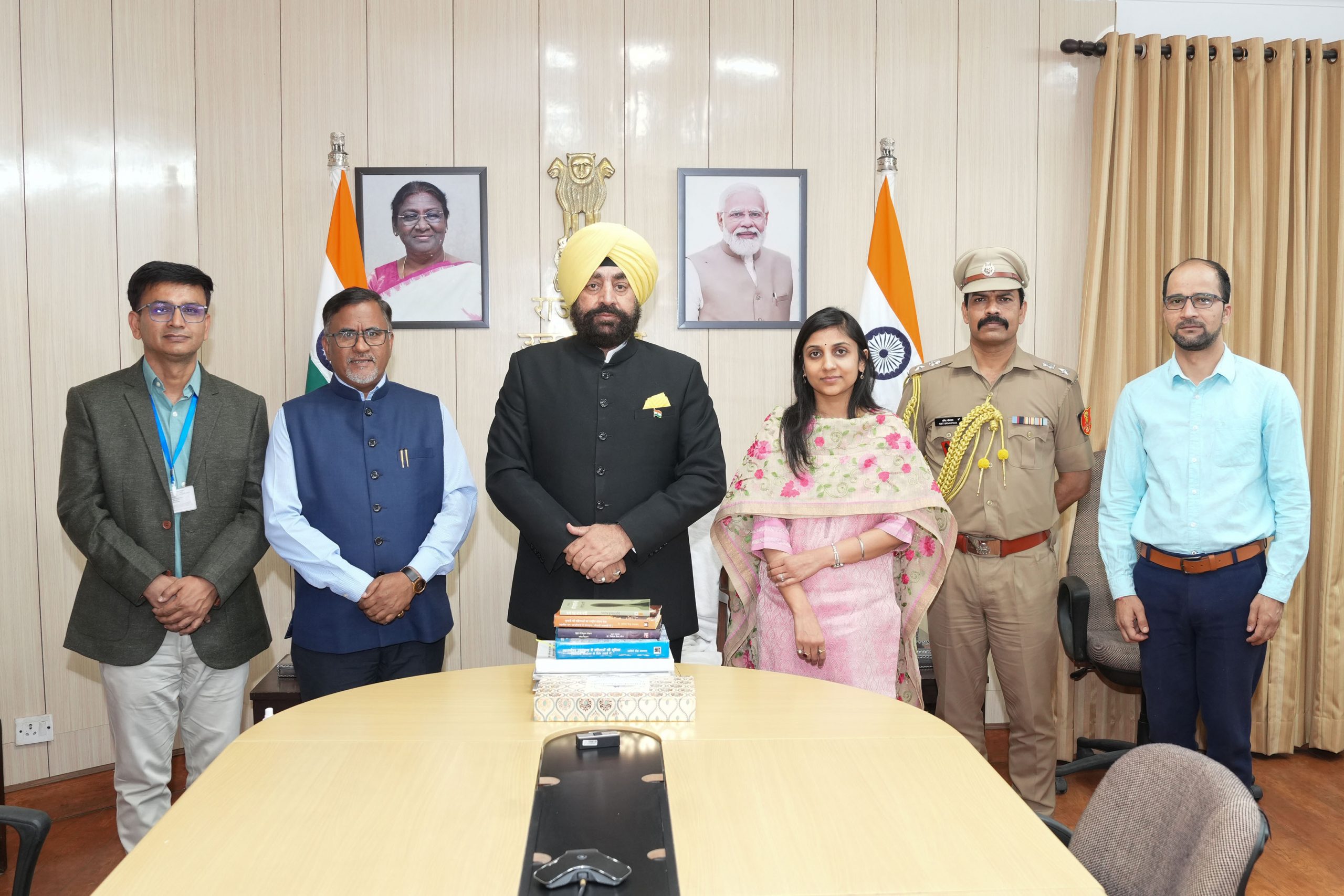 Vice Chancellor of Kumaon University Nainital Prof. Diwan Singh Rawat giving a presentation on the progress of research work under the 'One University-One Research' program before the Governor.