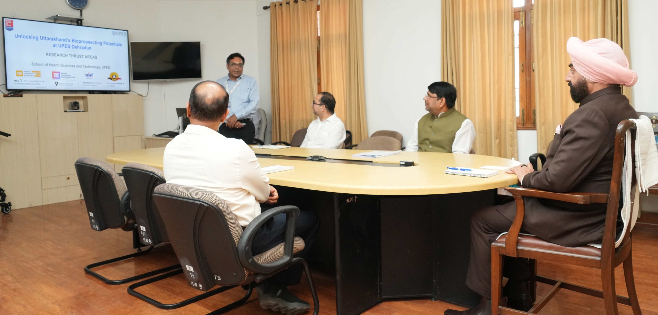 Prof. Shubhajit Basu of UPES University gave a presentation before the Governor on the progress of research work under the 'One University-One Research' program.