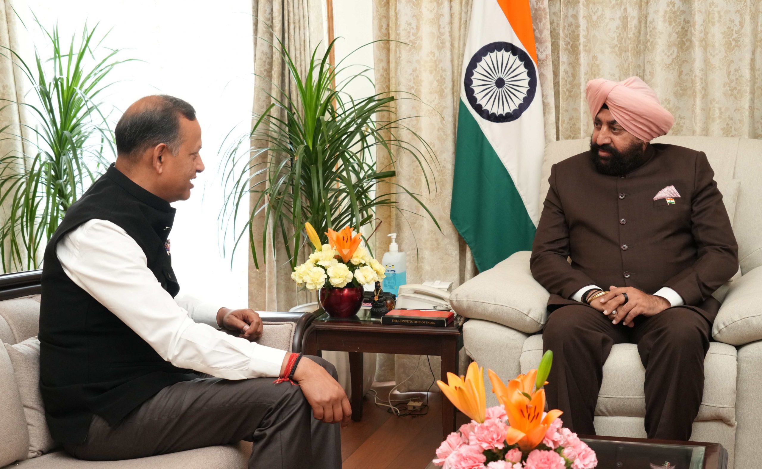 Shri Ravindra Inderraj Singh, Cabinet Minister, Government of NCT of Delhi, paying a courtesy call on the Governor.