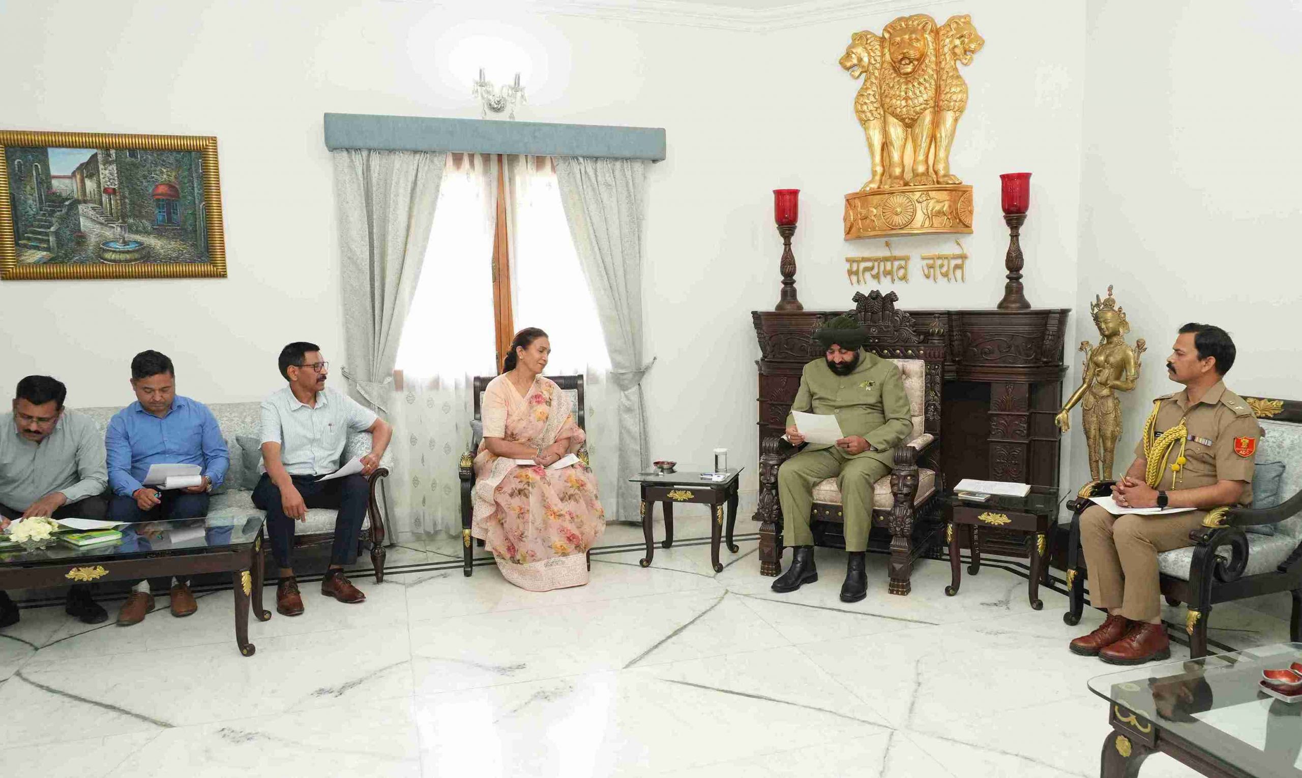 The Governor listened to the problems of ex-servicemen, their dependents and common citizens in the Jan Milan program organized at the Raj Bhawan.