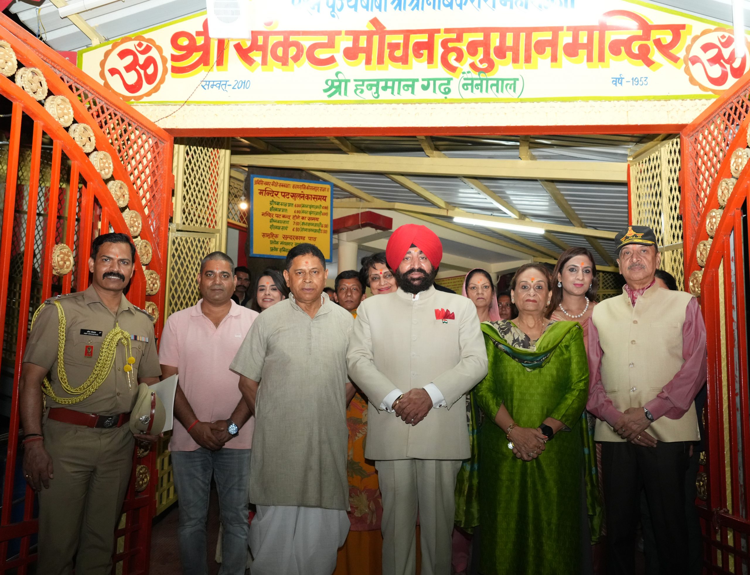 Governor along with First Lady Mrs. Gurmeet Kaur visiting Shri Hanuman Ji at Hanuman Garhi Temple in Nainital.