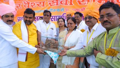 Governor joins mass wedding program held in Agra
