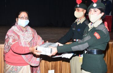 राज्यपाल ने इस वर्ष गणतंत्र दिवस परेड में भाग लेने वाले एनसीसी कैडेट को सुविधा प्रदान की