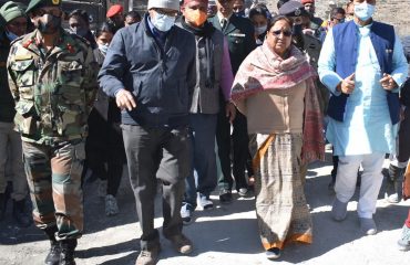 चमोली जिले और राहत एवं बचाव कार्यों का निरीक्षण किया