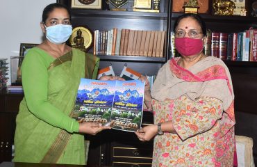 Chairperson of Uttarakhand Other Backward Classes Commission Dr. Kalpana Saini called on Governor Smt. Baby Rani Maurya on Wednesday at Raj Bhawan.