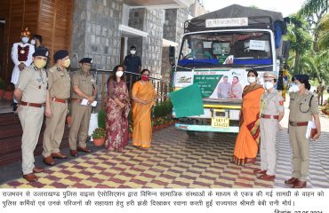 राज्यपाल ने पुलिस कर्मियों और उनके परिवारों की मदद के लिए चिकित्सा सामग्री से भरे वाहन को हरी झंडी दिखाकर रवाना किया।