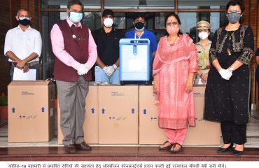 राज्यपाल ने रोगियों की सहायता हेतु 10 ऑक्सीजन कोनसनट्रेटर्स प्रदान किये।