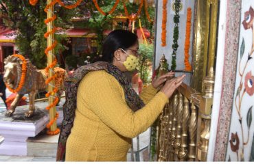 राज्यपाल ने नैना देवी मंदिर, नैनीताल पहुंच कर पूजा-अर्चना की तथा प्रदेश की खुशहाली के लिये कामना की
