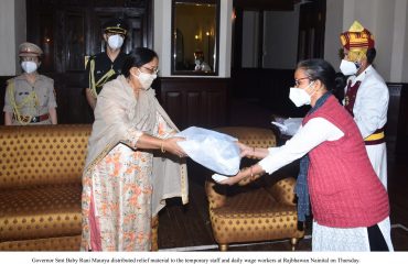 Governor distributed relief material to the low income group employees of Raj Bhavan Nainital.