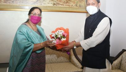 The Chief Minister met the Governor at Raj Bhawan.