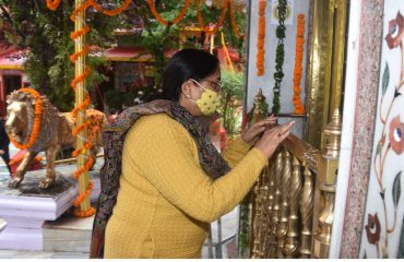 Governor reached Naina Devi Temple, Nainital and offered prayers and wished for the prosperity of the state.