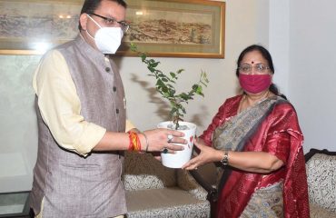 राज्यपाल श्रीमती बेबी रानी मौर्य से रविवार को राजभवन में मुख्यमंत्री श्री पुष्कर सिंह धामी ने शिष्टाचार भेंट की।