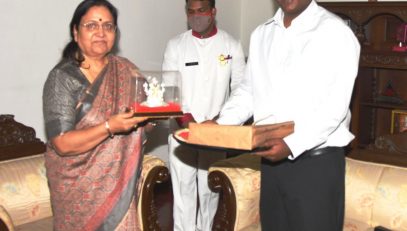 In the farewell of the Governor, Secretary Mr. Sant presented a memento to Mrs Maurya