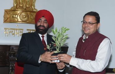 CM Shri Pushkar Singh Dhami met the newly appointed Governor of Uttarakhand Lt. Gen. (Retd.) Gurmeet Singh's at Rajbhawan