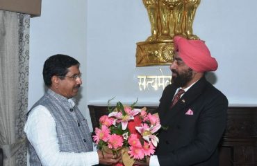 Minister Shri Pralhad Joshi called on Governor Lieutenant General (Retired) Gurmit Singh.