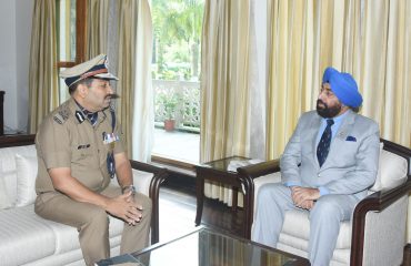 Director General of Police Shri Ashok Kumar called on Governor