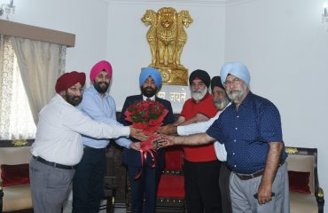 Chairman of Shri Gurudwara Sahib Racecourse Shri Balbeer Singh Sahni and other members called on Governor Lieutenant General (Retired) Shri Gurmit Singh at Raj Bhawan.