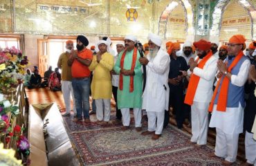 Governor and Chief Minister while praying for the prosperity of the state after reaching Gurdwara Sahib Nanakmatta.