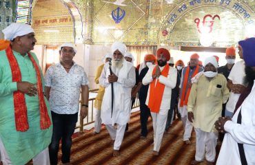 On reaching Gurdwara Sahib Nanakmatta, Governor and Hon'ble Chief Minister
