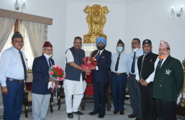 राजभवन में राज्यपाल लेफ्टिनेंट जनरल श्री गुरमीत सिंह सेवानिवृत्त से शिष्टाचार मुलाकात करते हुए कैबिनेट मंत्री श्री गणेश जोशी एवं पूर्व सैनिक प्रतिनिधिमंडल