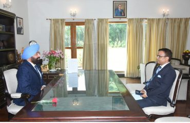 Principal Secretary Shri Ramesh Kumar Sudhanshu called on Governor Lieutenant General (Retired) Shri Gurmit Singh at Raj Bhawan..