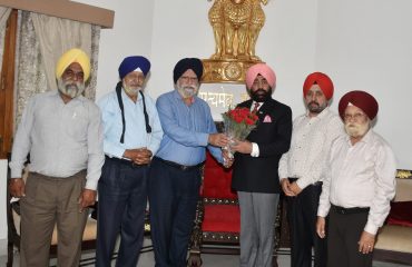 Shri Gurubaksh Singh called on Governor Lieutenant General (Retired) Shri Gurmit Singh at Rajbhawan