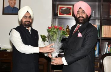 Chief Secretary Shri S S Sandhu called on Governor Lieutenant General (Retired) Shri Gurmit Singh at Rajbhawan