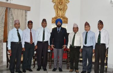 Captain M V Adhikari made a courtesy call on Governor Lieutenant General (Retired) Shri Gurmit Singh.