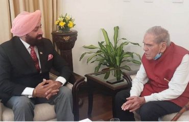 Hon'ble Governor met the veteran journalist Raj Kanwar