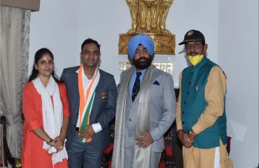 25-09-2021:Shri Subhash Rana, coach of shooting, made courtesy call on Governor Lieutenant General (Retired) Shri Gurmit Singh at Raj Bhawan.