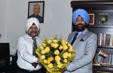 25-09-2021:Brigadier P P S Pahawa made courtesy call on Governor Lieutenant General (Retired) Shri Gurmit Singh at Raj Bhawan.