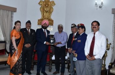An Ex-Servicemen delegation led by Shri Pushpendra Kulshrestha called on Governor