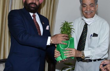 Shri Madan Mohan Lakhera, former Lieutenant Governor of Puducherry and Andaman and Nicobar, made a courtesy call on the Governor