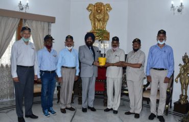Representatives of ex servicemen led by Shri R N Aswal called on Governor.