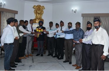 Delegation of ex servicemen called on Governor Lieutenant General (Retired) Gurmit Singh at Rajbhawan.