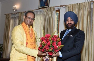 Vice-chancellor of Dev Sanskriti University Prof Chinmaya Pandya called on Governor