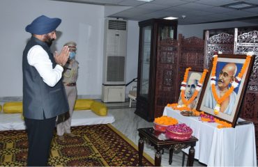 Governor paid floral tribute to the Mahatma Gandhi and former Prime Minister Lal Bahadur Shastri on their birth anniversary