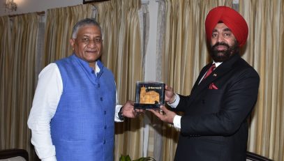 Governor Lt. Gen. (Retd.) Gurmit Singh presenting the Memento to the Minister of State in the Ministry of Civil Aviation Gen. (Retd.) V. K. Singh at Raj Bhawan.