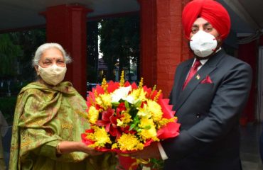 GovernoGor of U.P. Smt. Anandiben Patel called on Governor of U.K. at Raj Bhawan.