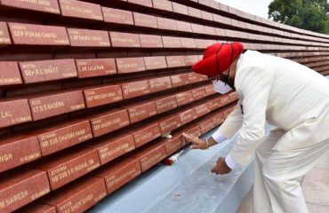 Governor paid tribute to martyrs at the National War Memorial, India Gate in New Delhi