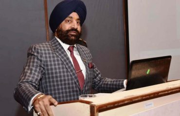 नई दिल्ली में संकल्प कोचिंग संस्थान द्वारा आयोजित कार्यक्रम मे बतौर मुख्य अतिथि संबोधित करते हुए राज्यपाल।