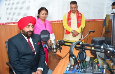 गोर्खाली सुधार सभा, गढ़ी कैन्ट देहरादून में आयोजित कार्यक्रम में राज्यपाल ले ज श्री गुरमीत सिंह (से नि)।