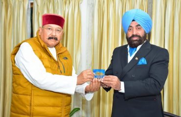 06-11-2021 : राज्यपाल से कैबिनेट मंत्री श्री सतपाल महाराज ने शिष्टाचार भेंट की।