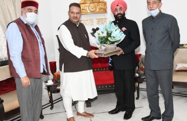 Cabinet Minister Shri Ganesh Joshi called on Governor.