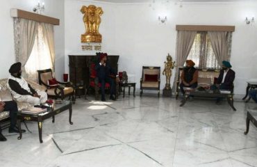 15-11-21 : राज्यपाल से राजभवन में गुरूद्वारा प्रबन्धक कमेटी, प्रेमनगर के अध्यक्ष श्री भगत पाल सिंह ने शिष्टाचार भेंट की।