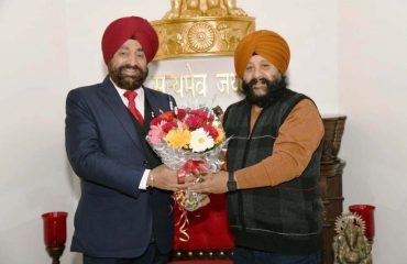 15-11-21 : Chairperson of Gurdwara Prabandhak Committee, Premnagar, Shri Bhagat Pal Singh, paid a courtesy call on Governor at Rajbhawan.