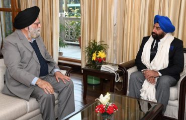 Chairman of Gurudwara Shri Guru Singh Sabha, Arat Bazar Shri Gurubaksh Singh Rajan called on the Governor.